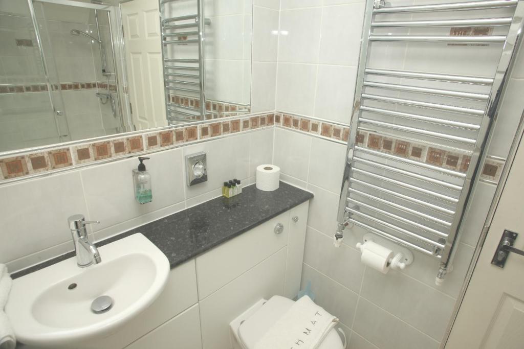 Cliff Lawn Hotel Leeds  Bilik gambar