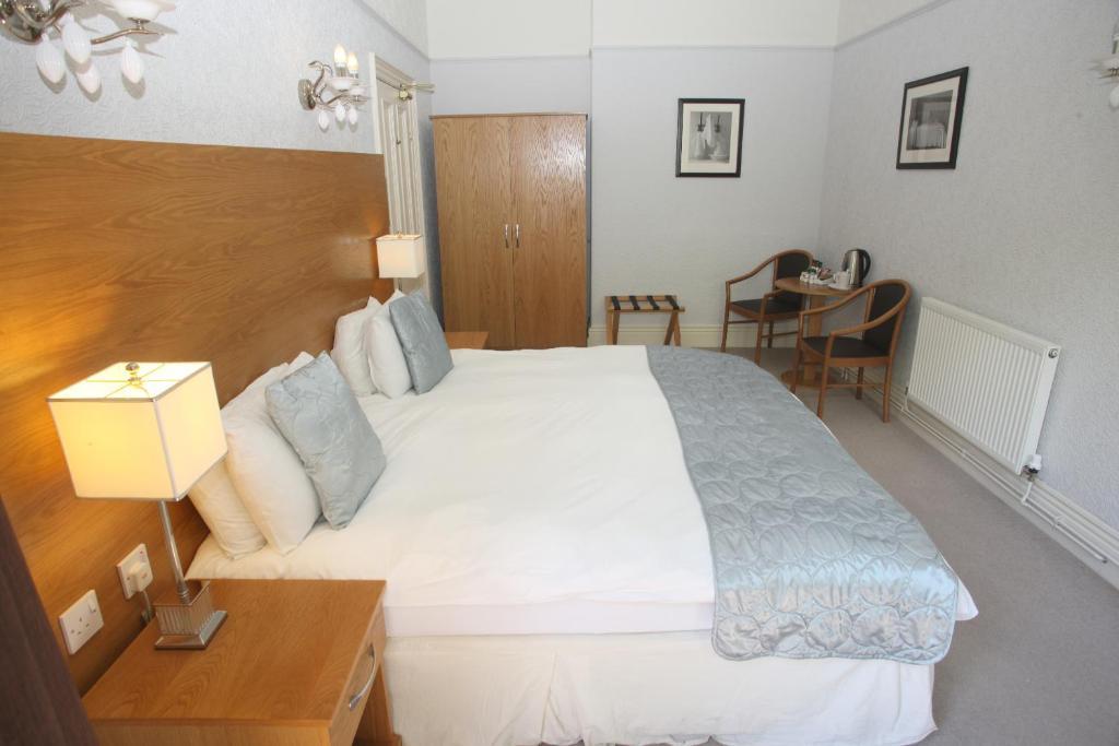 Cliff Lawn Hotel Leeds  Bilik gambar