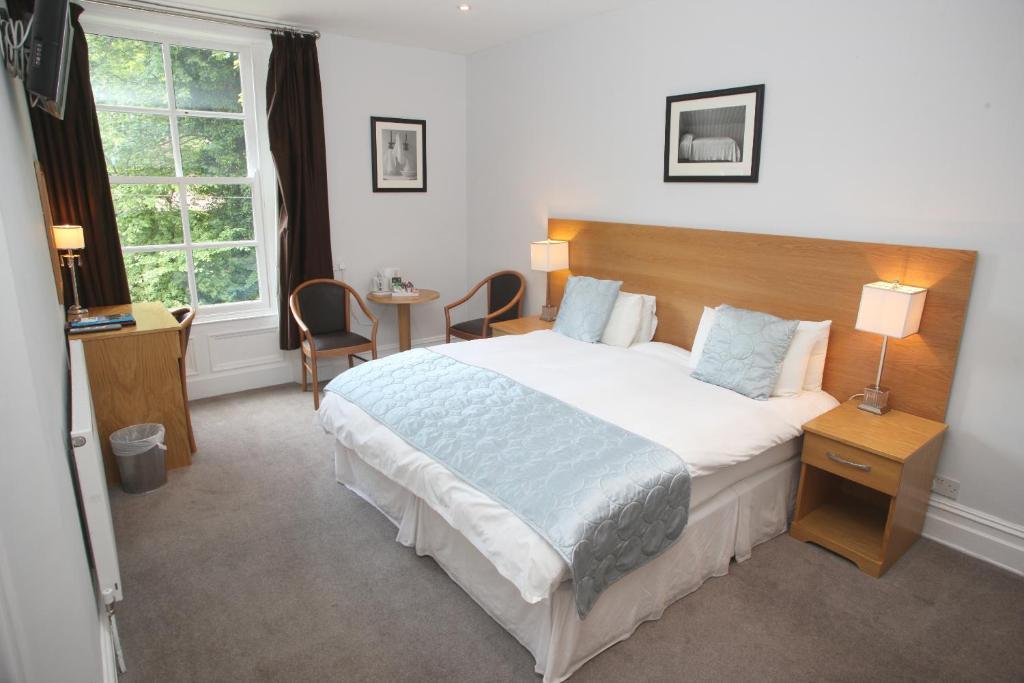 Cliff Lawn Hotel Leeds  Bilik gambar